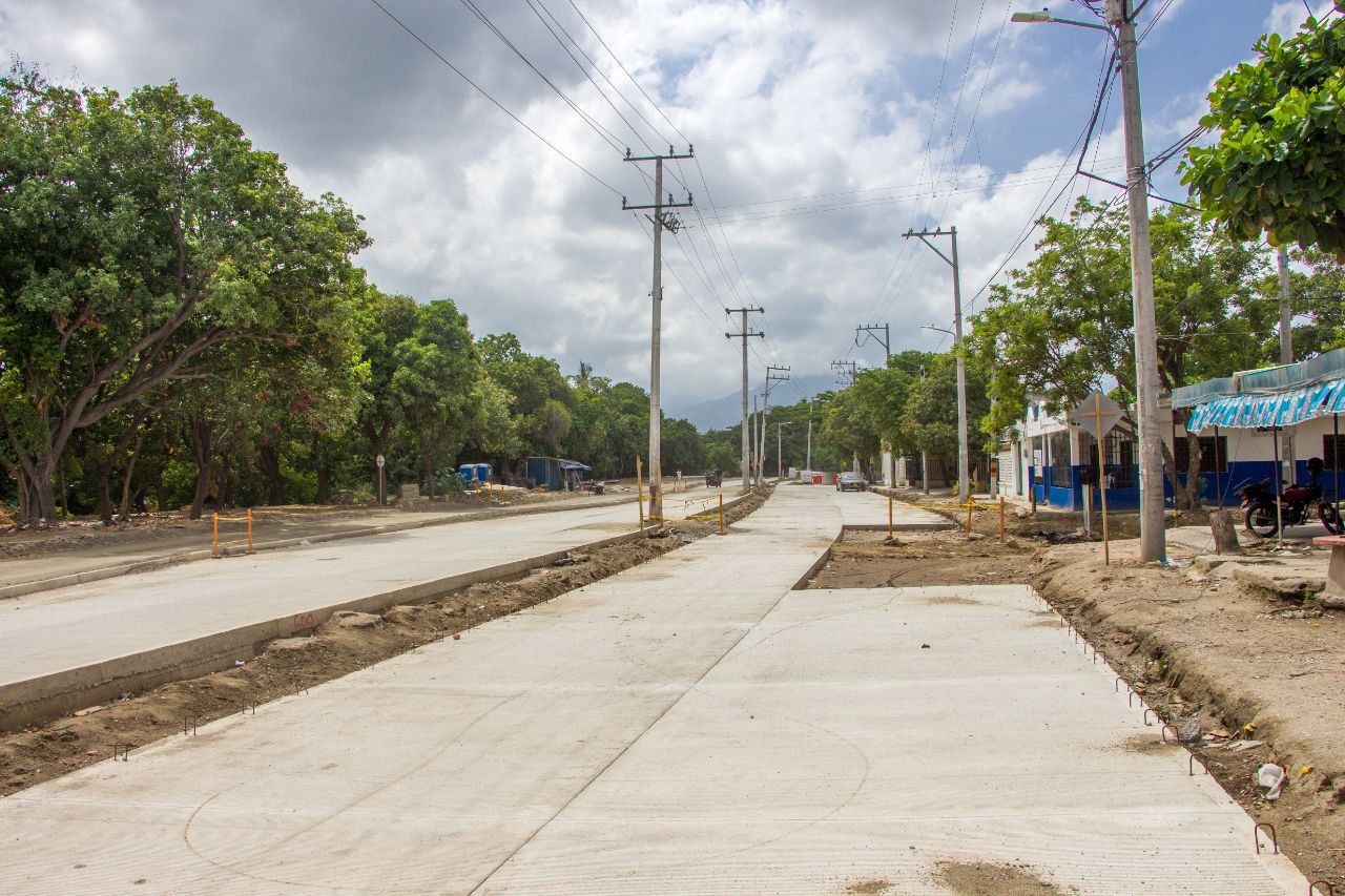 Imagen 2 donde se muestra el avance de la pavimentación para la renovacion del nuevo corredor vial en la ampliacion de la calle 30